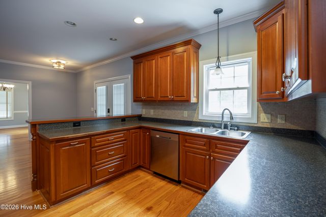 294 Pinecroft Drive, Dunn, NC 28334