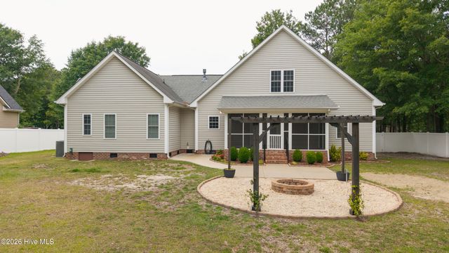 294 Pinecroft Drive, Dunn, NC 28334