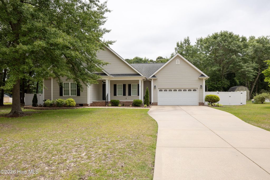 294 Pinecroft Drive, Dunn, NC 28334