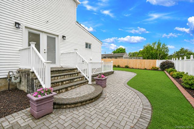 62 Oneida Avenue, South Setauket, NY 11720
