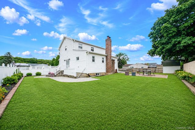 62 Oneida Avenue, South Setauket, NY 11720