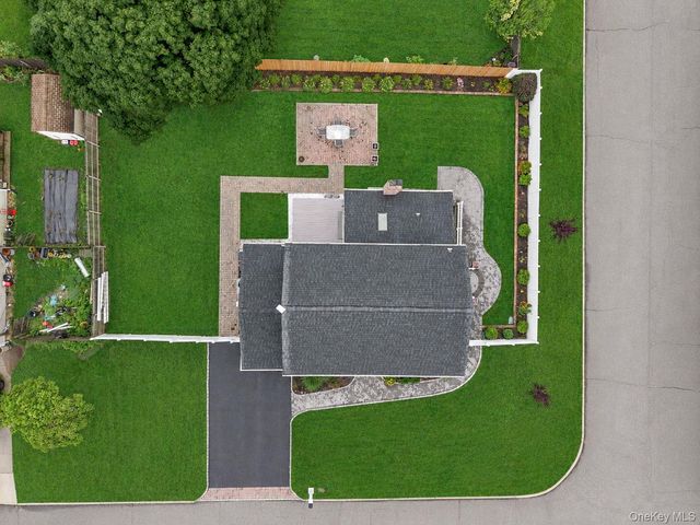 62 Oneida Avenue, South Setauket, NY 11720