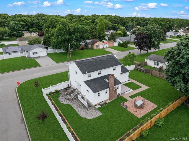 62 Oneida Avenue, South Setauket, NY 11720
