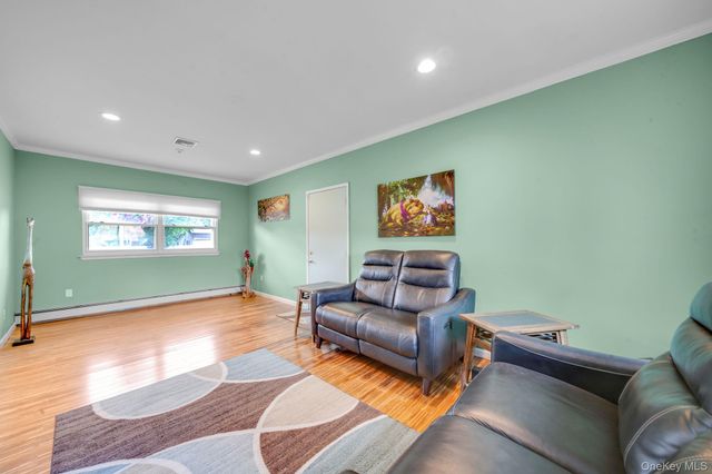 62 Oneida Avenue, South Setauket, NY 11720