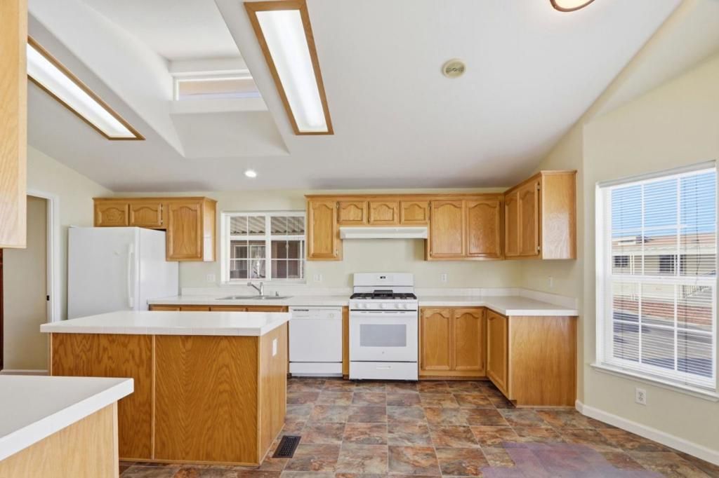 Image 10 of property listing at 1085 Tasman Drive, Sunnyvale, CA 94089