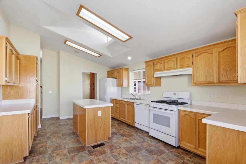 Image 11 of property listing at 1085 Tasman Drive, Sunnyvale, CA 94089