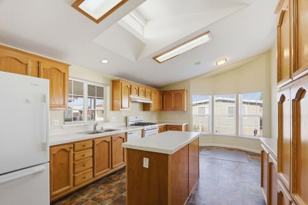 Image 12 of property listing at 1085 Tasman Drive, Sunnyvale, CA 94089