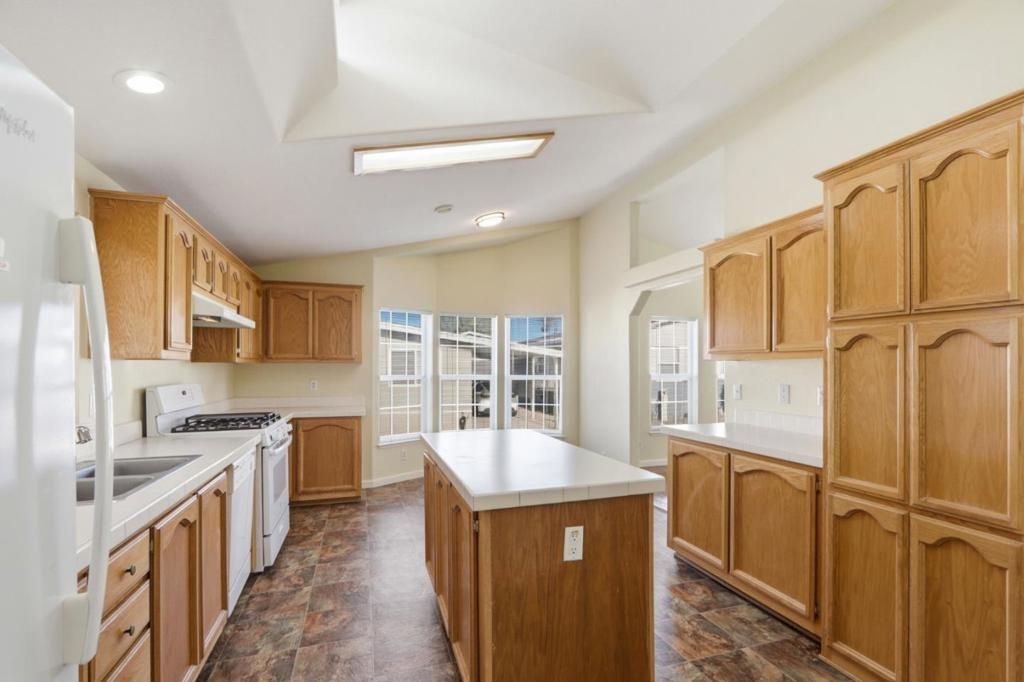 Image 13 of property listing at 1085 Tasman Drive, Sunnyvale, CA 94089
