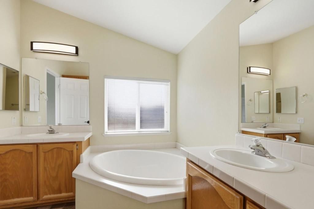 Image 28 of property listing at 1085 Tasman Drive, Sunnyvale, CA 94089