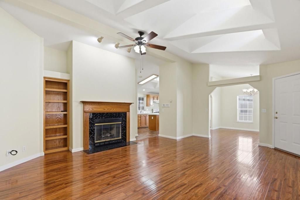 Image 7 of property listing at 1085 Tasman Drive, Sunnyvale, CA 94089