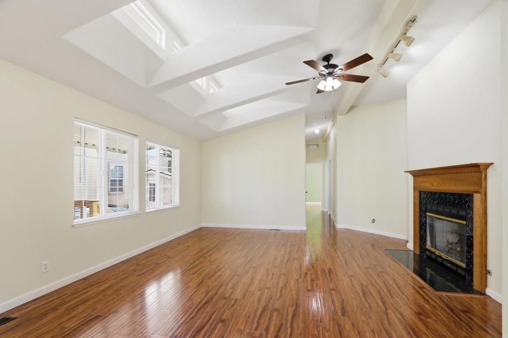 Image 8 of property listing at 1085 Tasman Drive, Sunnyvale, CA 94089