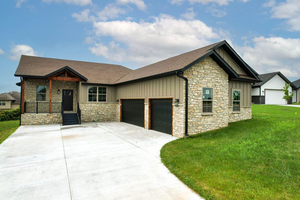 2214 W Braxton Court, Ozark, MO 65721
