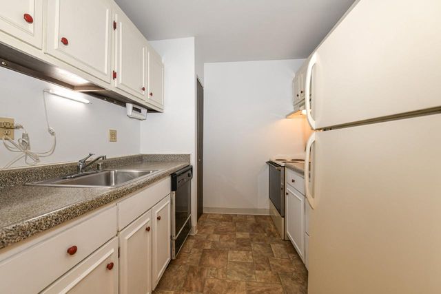 2260 W Good Hope ROAD #129, Glendale, WI 53209