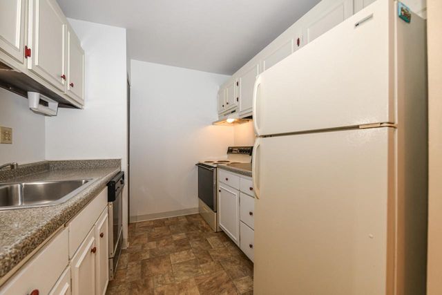 2260 W Good Hope ROAD #129, Glendale, WI 53209