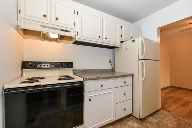 2260 W Good Hope ROAD #129, Glendale, WI 53209