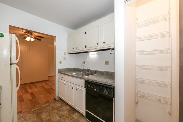 2260 W Good Hope ROAD #129, Glendale, WI 53209