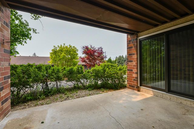 2260 W Good Hope ROAD #129, Glendale, WI 53209