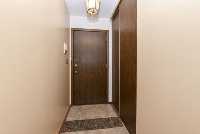 2260 W Good Hope ROAD #129, Glendale, WI 53209
