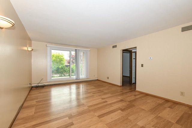 2260 W Good Hope ROAD #129, Glendale, WI 53209
