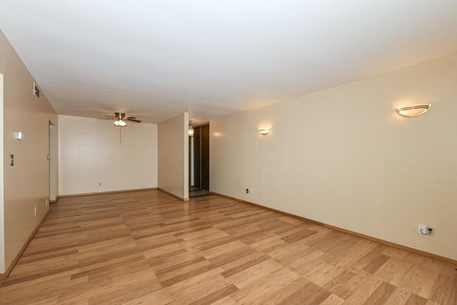 2260 W Good Hope ROAD #129, Glendale, WI 53209