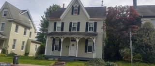 904 W BROAD STREET, Quakertown, PA 18951