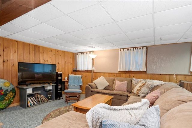 345 North Road, Deerfield, NH 03037