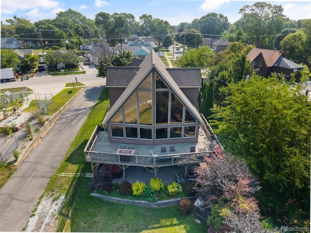 1907 Riverside Drive, Port Huron, MI 48060