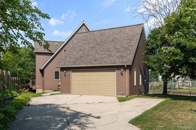 1907 Riverside Drive, Port Huron, MI 48060