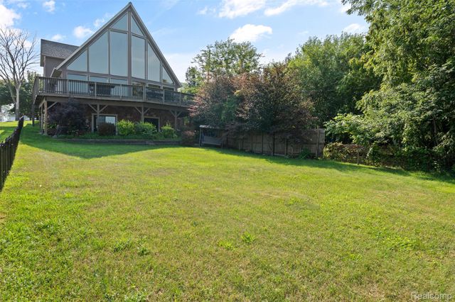 1907 Riverside Drive, Port Huron, MI 48060