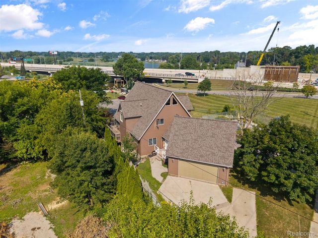 1907 Riverside Drive, Port Huron, MI 48060