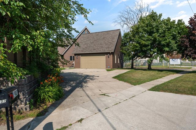 1907 Riverside Drive, Port Huron, MI 48060