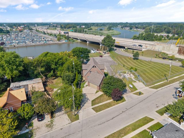 1907 Riverside Drive, Port Huron, MI 48060