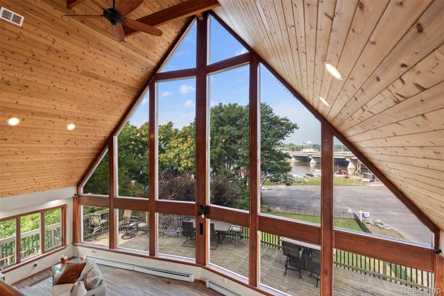 1907 Riverside Drive, Port Huron, MI 48060