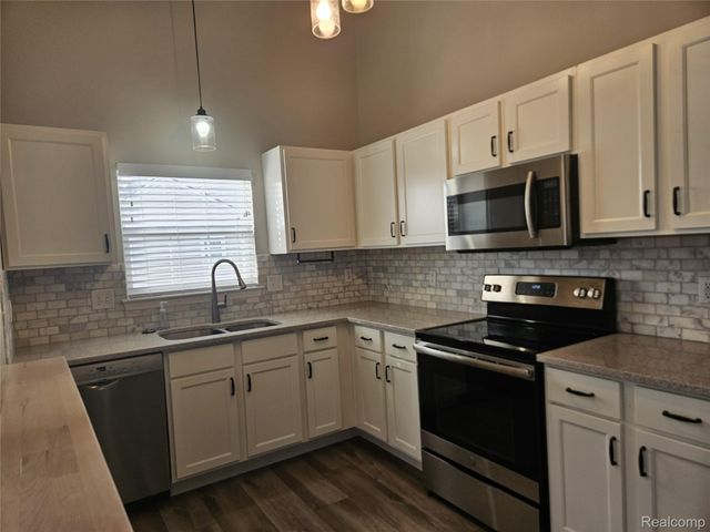 42627 Park Cresent Drive 36, Sterling Heights, MI 48313