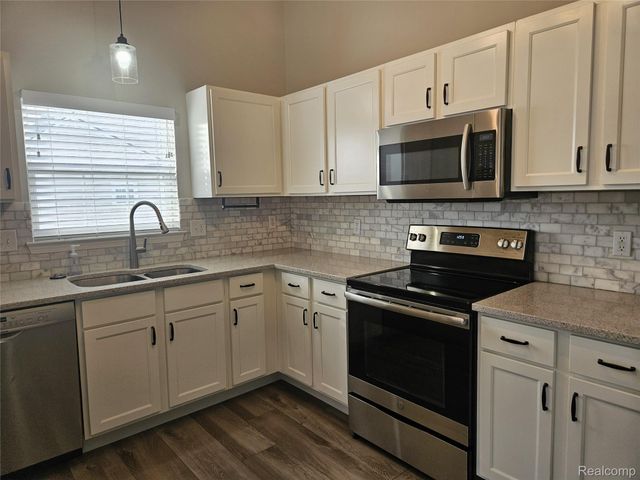 42627 Park Cresent Drive 36, Sterling Heights, MI 48313