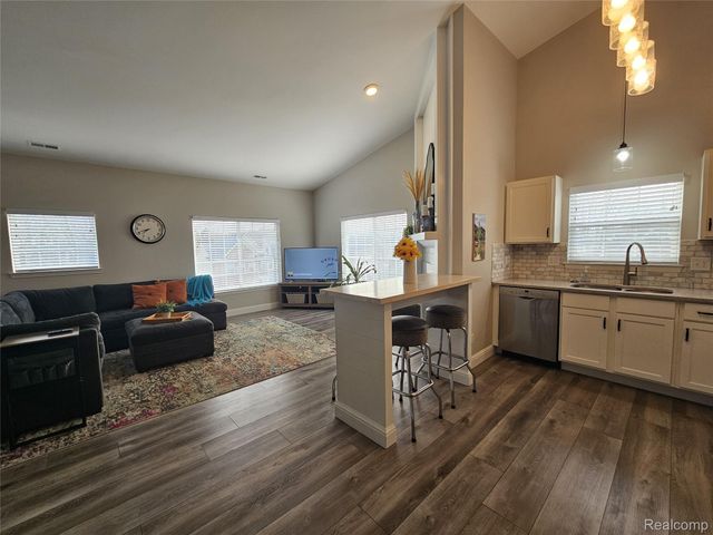 42627 Park Cresent Drive 36, Sterling Heights, MI 48313