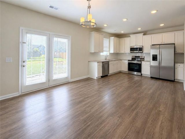 515 McGinnis Circle, Calhoun, GA 30701