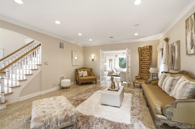 15 Peppermill Lane, Dix Hills, NY 11746