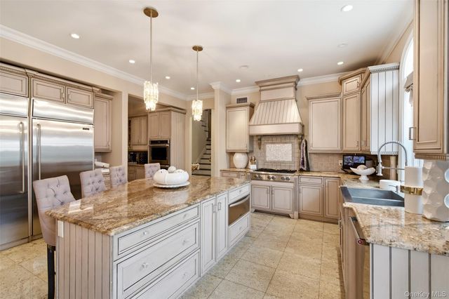 15 Peppermill Lane, Dix Hills, NY 11746
