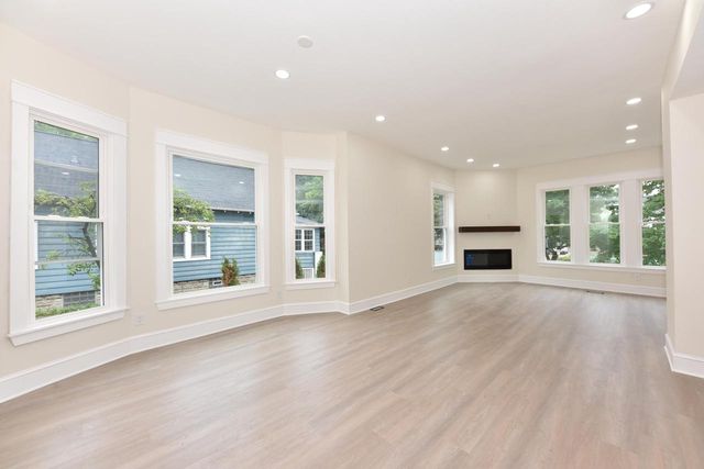 5804 W Michigan STREET, Wauwatosa, WI 53213