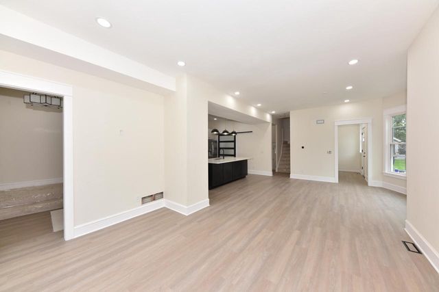 5804 W Michigan STREET, Wauwatosa, WI 53213
