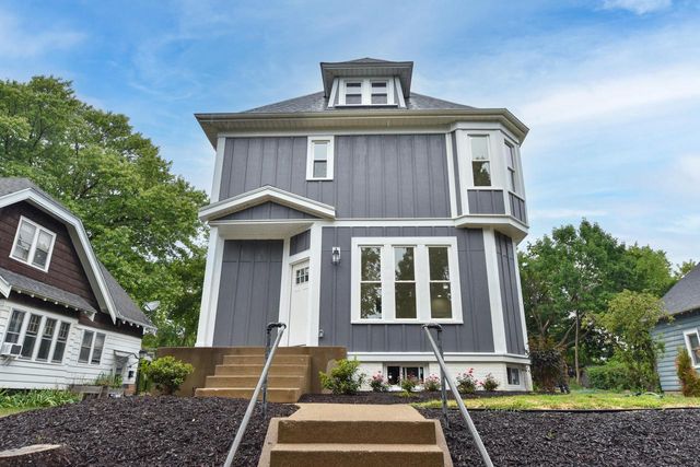 5804 W Michigan STREET, Wauwatosa, WI 53213