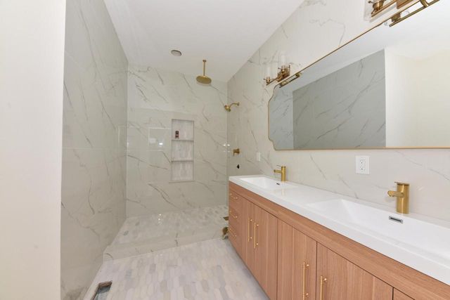 5804 W Michigan STREET, Wauwatosa, WI 53213