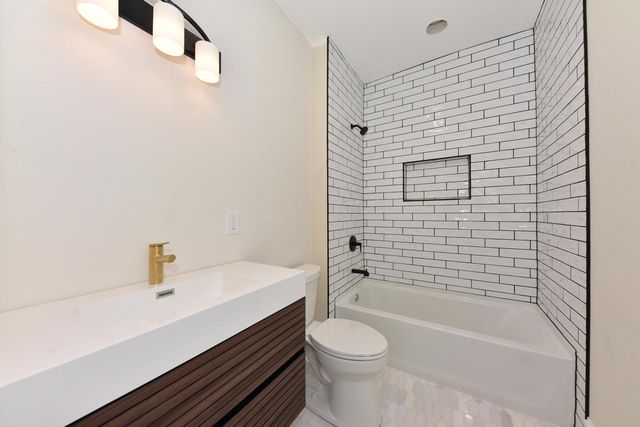 5804 W Michigan STREET, Wauwatosa, WI 53213