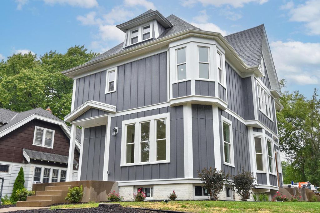 5804 W Michigan STREET, Wauwatosa, WI 53213