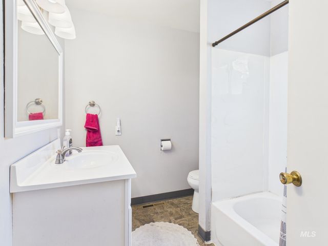 204 Anderson St, Caldwell, ID 83605