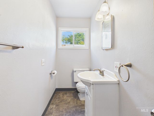 204 Anderson St, Caldwell, ID 83605