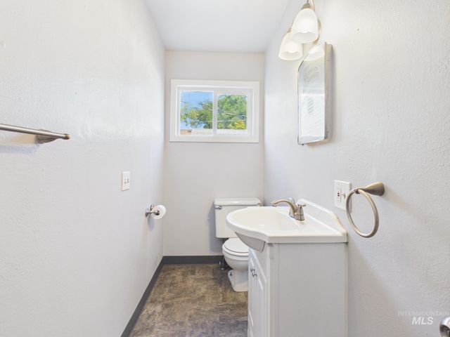204 Anderson St, Caldwell, ID 83605