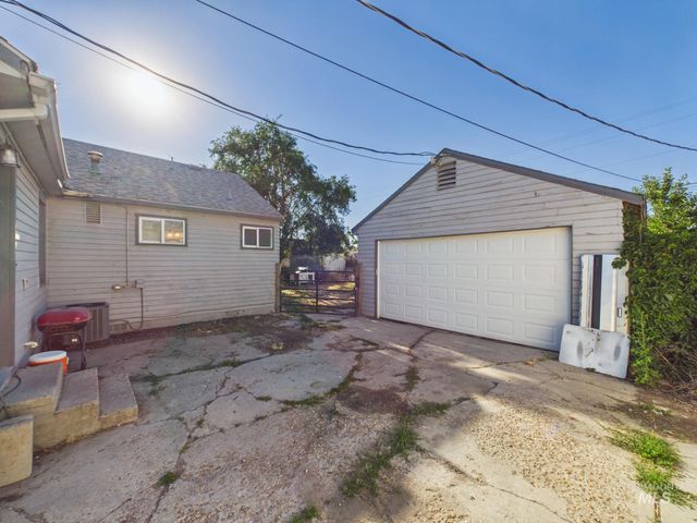204 Anderson St, Caldwell, ID 83605