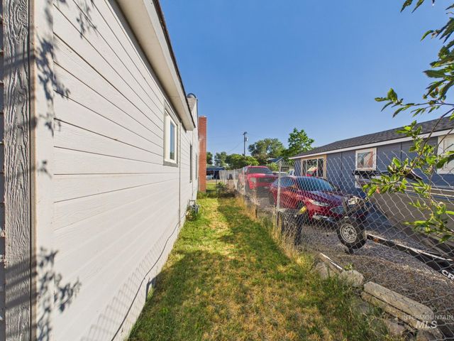 204 Anderson St, Caldwell, ID 83605